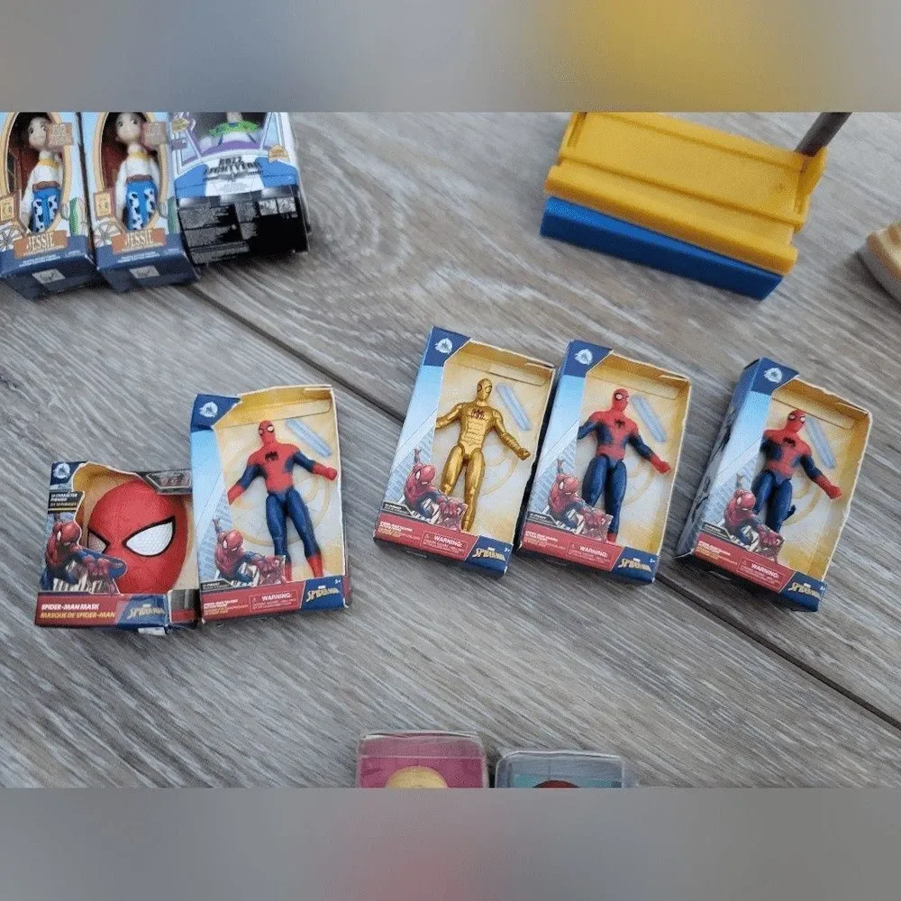 Zuru Mini Brands huge lot Disney Star Wars Marvel Shelves register carts